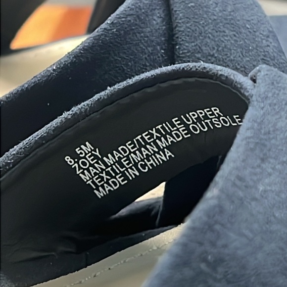 MIA Platform Embroidered Wedges ( size 8.5 ) - Picture 6 of 9